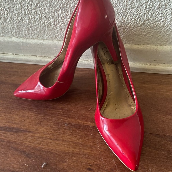 Red BCBG pointed toe high heel shoes - Picture 2 of 4